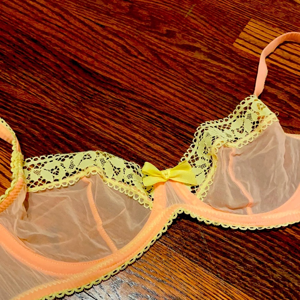 Agent Provocateur light pink/ coral w lace bra